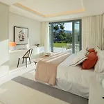 Azur, Nueva Andalucia,