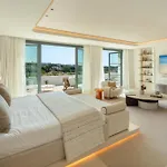 Azur, Nueva Andalucia,