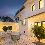 Azur, Nueva Andalucia,