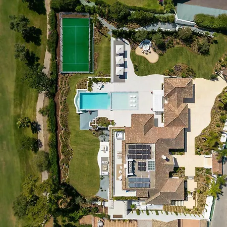 Βίλα Azur, Nueva Andalucia, *