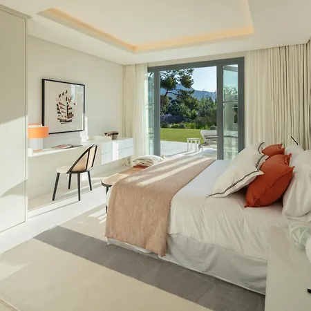 Azur, Nueva Andalucia,