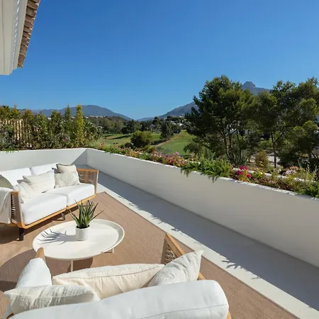 Azur, Nueva Andalucia,