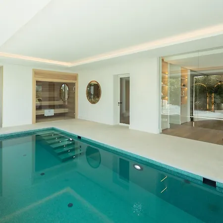 Azur, Nueva Andalucia,