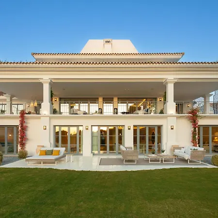 Azur, Nueva Andalucia,