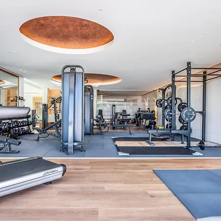 Azur, Nueva Andalucia,