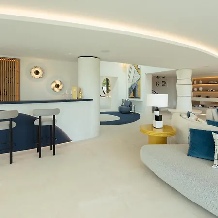 Azur, Nueva Andalucia,