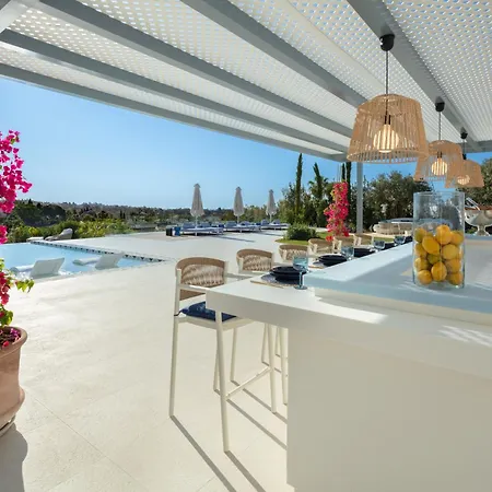 Azur, Nueva Andalucia,