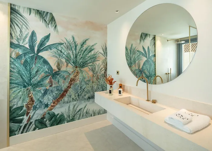 Azur, Nueva Andalucia,