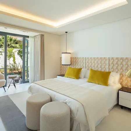 Azur, Nueva Andalucia,