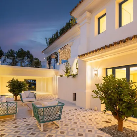 Azur, Nueva Andalucia,