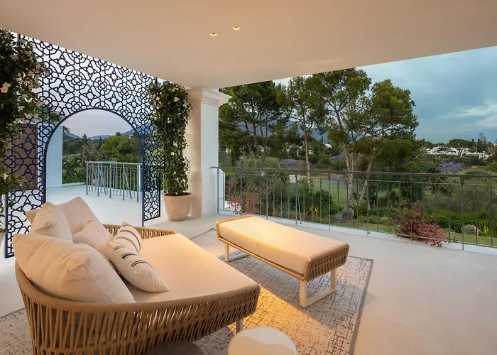 Villa Azur, Nueva Andalucia,