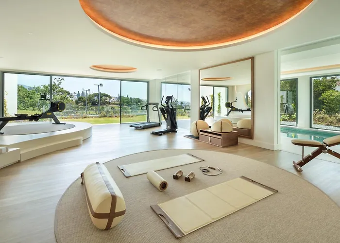 Azur, Nueva Andalucia,